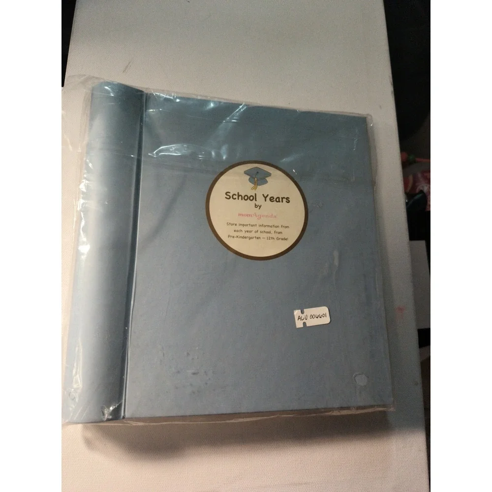 NEW! momAgenda School Years pocket binder portfolio • PreK-12th grade